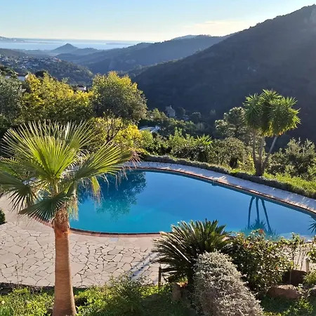 L'esterel Avec Piscine Vue -mandelieu 06210- 6 Pers Holiday home